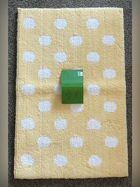 Kate Spade ♠️ New York Yellow & White Polka Dot Plush Bath Rug New 20x32